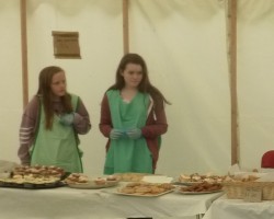 wide Guides Selling Cakes